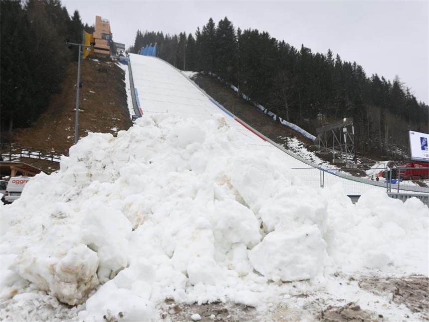 Sturm am Kulm: Skiflug-Weltcup abgesagt Auf der Schanze konnten keine regulären Wettkampfbedingungen hergestellt werden. Foto: Erwin Scheriau