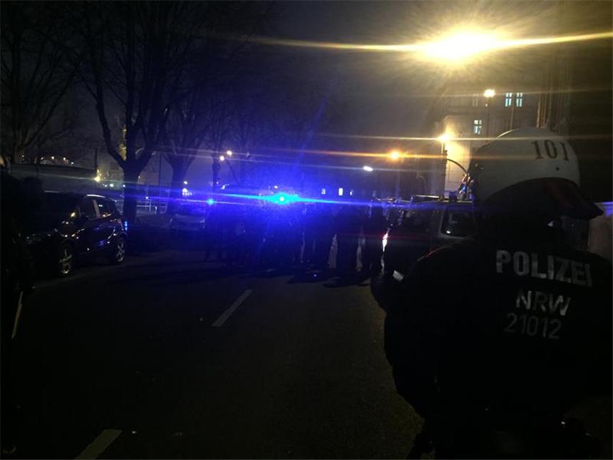 Kulturtreff eröffnet - Nazis demonstrierten in der Nordstadt Auf der Speestraße festgesetzte Rechtsextremisten.