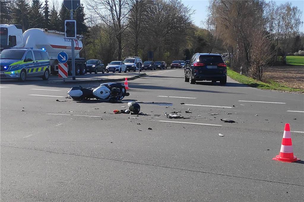 Verkehrskontrollen in Haltern: Kradfahrer war über 50 km/h zu schnell Auf der Sythener Straße kollidierte Anfang April ein Motorradfahrer mit einem Pkw und wurde dabei schwer verletzt.