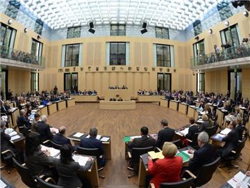 Auf der Tagesordnung der Länderkammer steht auch das Vorhaben, das Adoptionsrecht für eingetragene Lebenspartnerschaften zu erweitern. Foto: Rainer Jensen