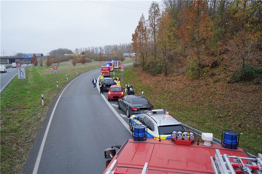 Unfall am Autobahnkreuz A42/A45: Rettungsdienst leistete Erstversorgung Auf der Tangente von der A42 zur A45 ereignete sich am Montagmorgen ein Verkehrsunfall.