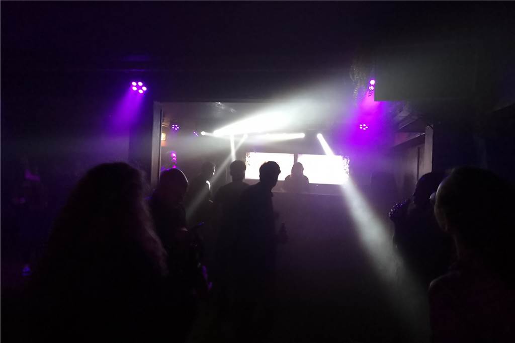 Auf der Tanzfläche des Silent Sinners war ia Samstag nicht all zu viel los.