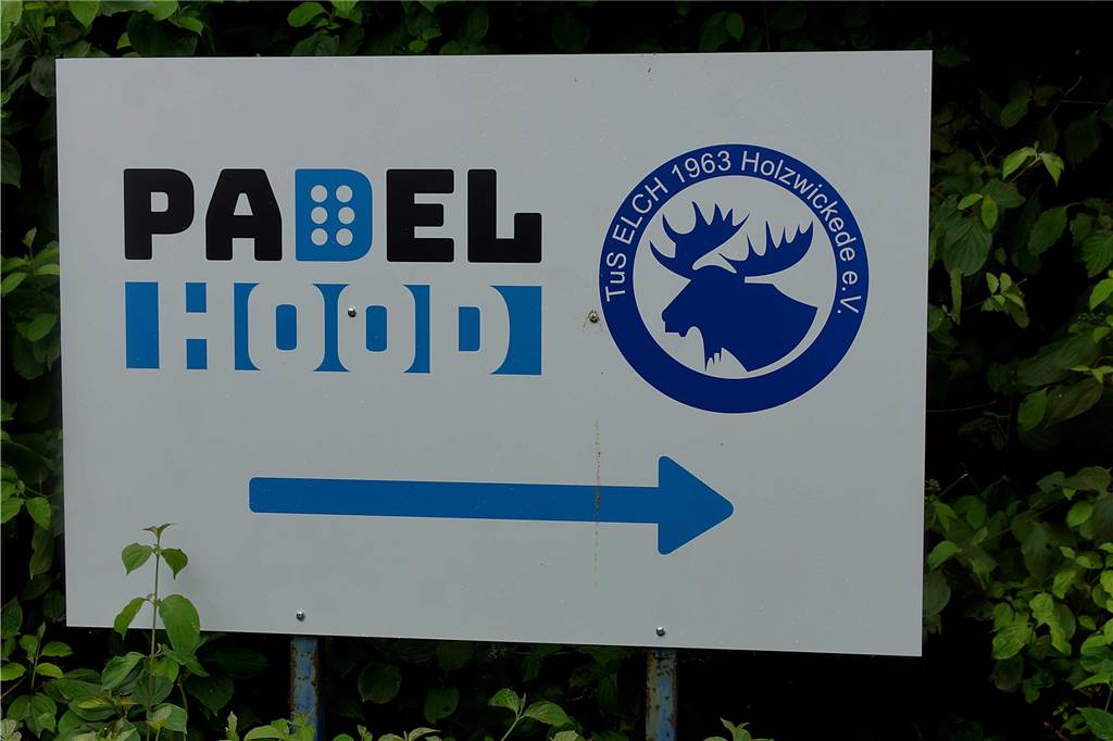 Auf der Tennisanlage des TuS Elch in Holzwickede steht jetzt auch die Padel-Tennis-Anlage des Betreibers Padel Hood.