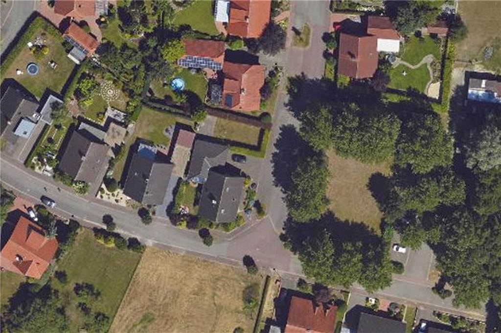 Wohnpark statt Bolzplatz: Heeker Zukunftsprojekt nimmt Form an Auf der von Bäumen umrandeten Fläche soll nach den Planungen der Wohnpark einmal entstehen.