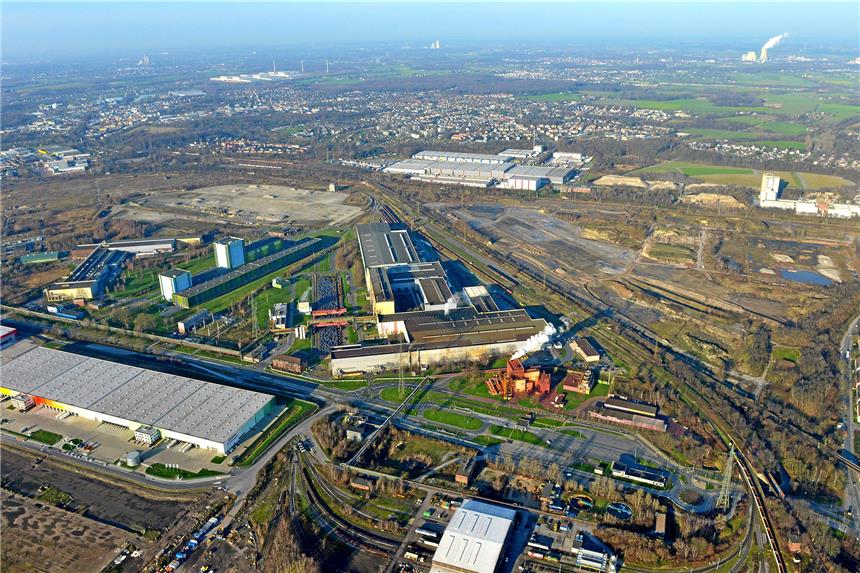 Namenssuche für die drei neuen Straßen beendet Auf der Westfalenhütte – hier in Blickrichtung Westen mit dem Garbe-Logistikpark unten links im Bild, dem industriellen Kern von TKS im Zentrum und dem Areal der früheren Sinteranlage oben rechts – entstehen auch neue Straßen. Für sie wurden Namen gesucht.