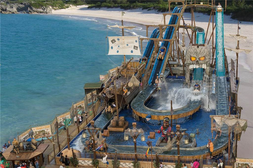 Simjü-Höhepunkte: Diese Geschäfte ragen bei der Kirmes heraus Auf der Wildwasserbahn Piratenfluss werden die Besucher nass.