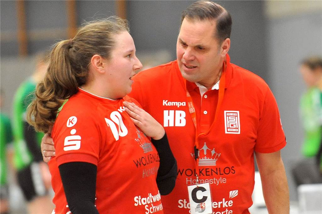 Auf Devina Dahms (li.) muss HSG-Trainer Henning Becker für die neue Oberligasaison verzichten.