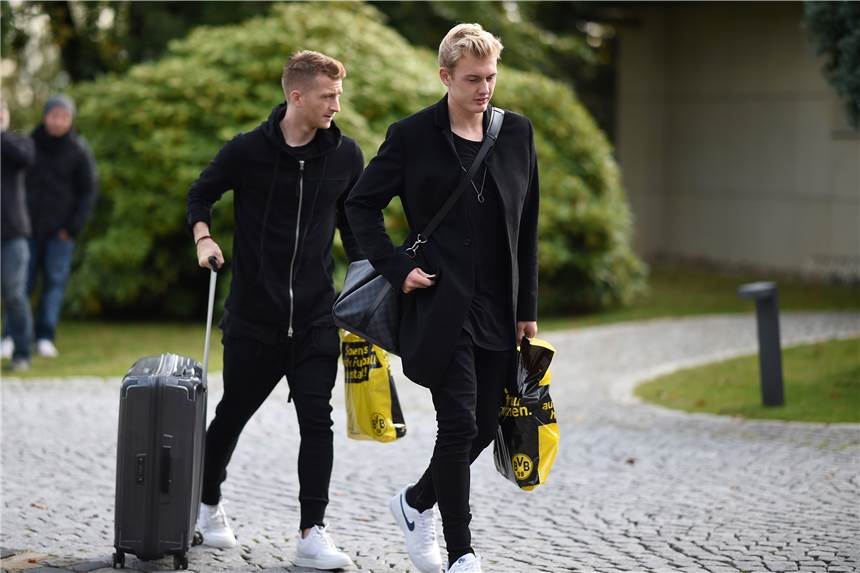 Brandt, Reus, Sancho und Co.: BVB-Profis erwartet intensiver Fahrplan Auf die BVB-Spieler Marco Reus (l.) und Julian Brandt wartet eine intensive Hinrunde.