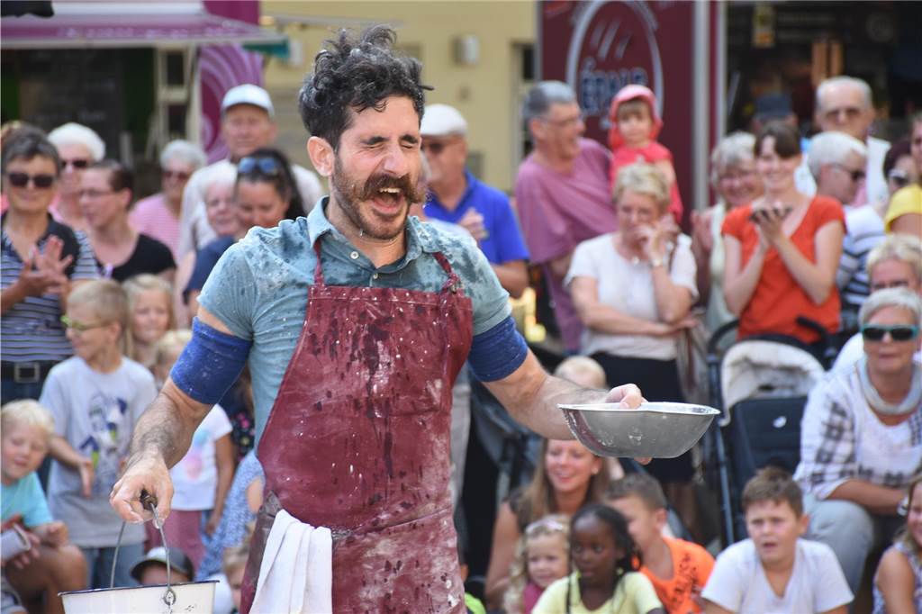 Straßenfestival 2023 von A bis Z: Bühnen, Beifall, Hutgeld und Co. Auf die Zuschauer wartet auch in diesem Jahr wieder viel Spaß.