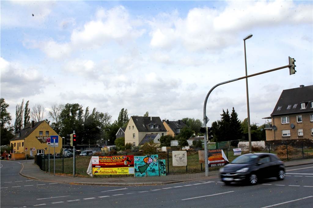 Absage an Minarette und Kuppelbauten in Dortmund-Eving Auf diesem Areal, Lindenhorster Straße 158, ist ein bosnisches Gemeindehaus geplant.