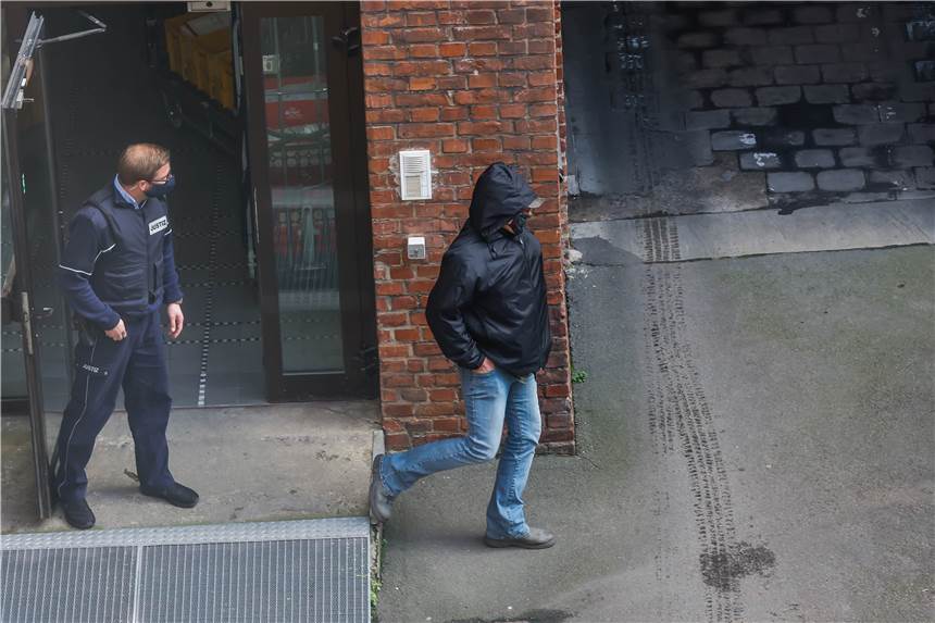 Polizei weist Vorwürfe von Anwalt des verurteilten Schalla-Mörders zurück Auf diesem Foto von Januar verlässt der mittlerweile verurteilte Mörder von Nicole Schalla, Ralf H., das Dortmunder Landgericht.