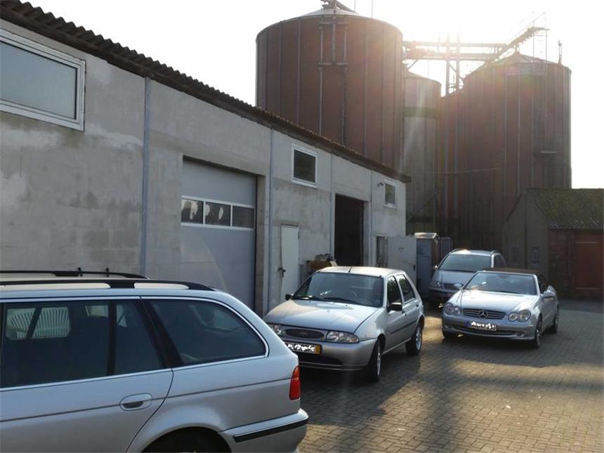 Selmer führte Drogengeschäfte des Vaters fort Auf diesem Garagenhof an der Lüdinghausener Straße in der Nähe des Hellweg Baumarktes soll Amphetamin hergestellt worden sein.
