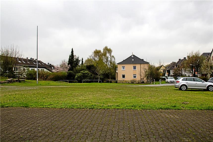 Mauern drei Meter vor dem Fenster? Die Anwohner wehren sich Auf diesem Gelände an der Ecke Detmar-Mülher-Straße/B1 will ein Franchise-Nehmer eine neue Filiale der Fast-Food-Kette Burger King errichten.