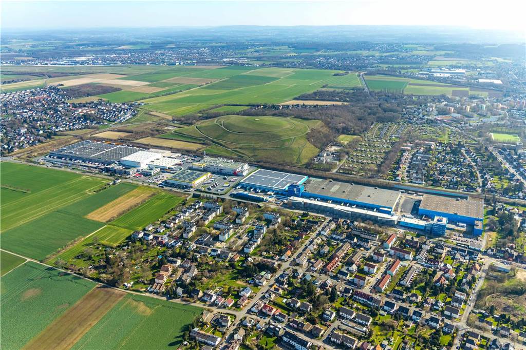 Halde Schleswig vor der Öffnung: Politik sieht noch Klärungsbedarf Auf diesem Luftbild ist die Halde Schleswig etwa in der Bildmitte als Erhebung zu erkennen