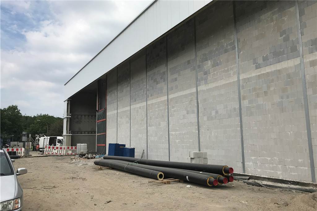 NRWs größte Baustelle befindet sich in Dortmund - und ist bald fertig Auf dieser 500 Quadratmeter großen Wand soll eine LED-Wand die Mitarbeiter und Besucher von Wilo empfangen. Im Inneren geht die LED-Wand weiter und soll für Vorträge und Werbung genutzt werden.