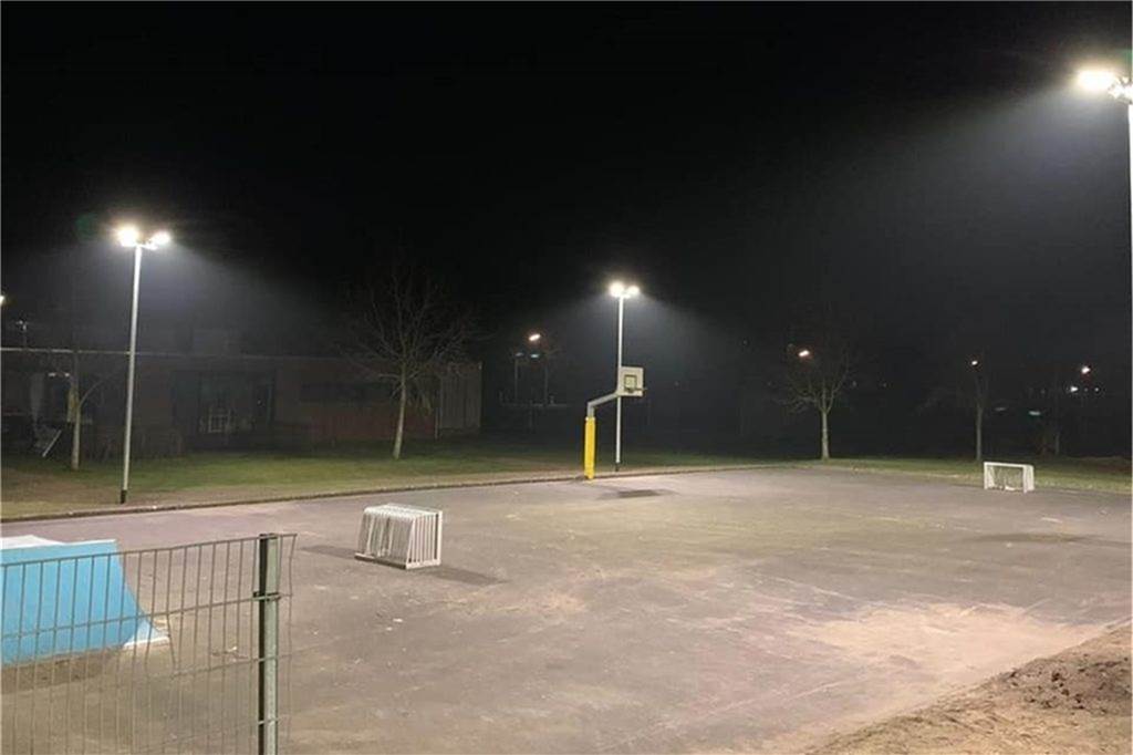 Skateanlage am Zak: Viele Ideen für den Traum – Knackpunkt Kosten? Auf dieser Fläche könnte die Skateanlage entstehen. Durch die Lichtanlage könnten die Kids diese auch noch nach Einbruch der Dunkelheit nutzen.