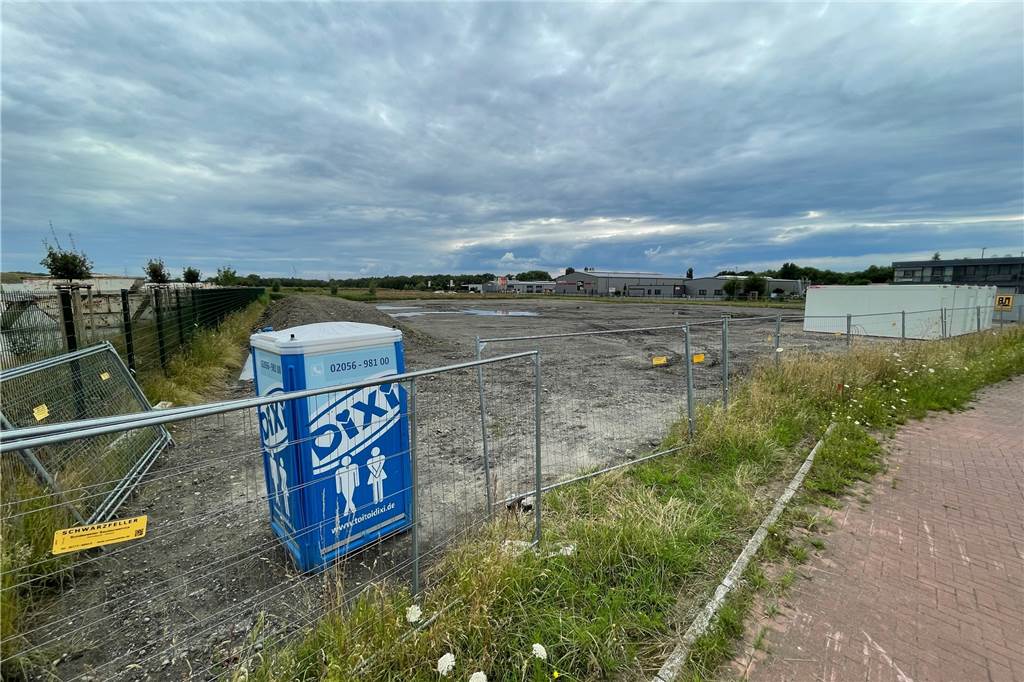Neuer Standort in Castrop-Rauxel: Post verlässt wohl die Altstadt Auf dieser Freifläche auf der Ecke Klöcknerstraße / Deininghauser Weg in Ickern wird die Deutsche Post AG ein neues Verteilzentrum bauen. 50 Personen sollen hier arbeiten, das Zustellgeschäft soll dann von der Altstadt und aus Habinghorst hierher verlagert werden.