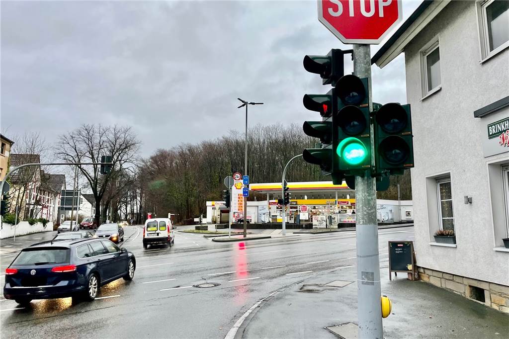 Vier Schwerverletzte bei Horror-Unfall auf der Wittbräucker Straße Unfall an Kreuzung in Berghofen
