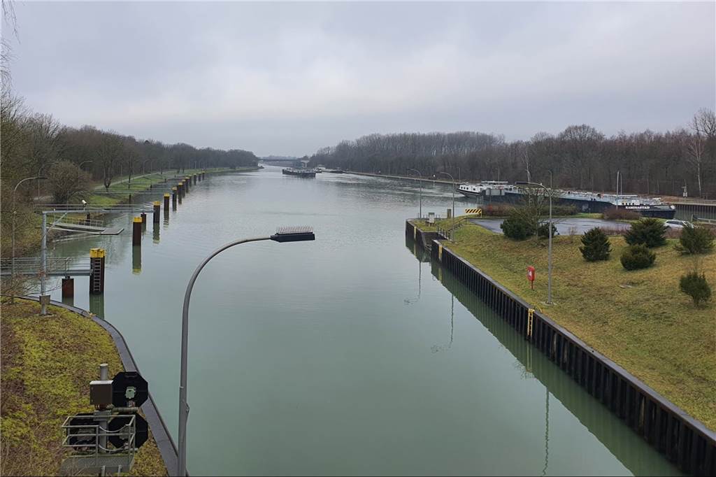 Tote Tiere, erbärmlicher Gestank: Öl-Sauerei auf Wesel-Datteln-Kanal Auf Dorstener Gebiet zog sich die Verunreinigung bis zur Schleuse.