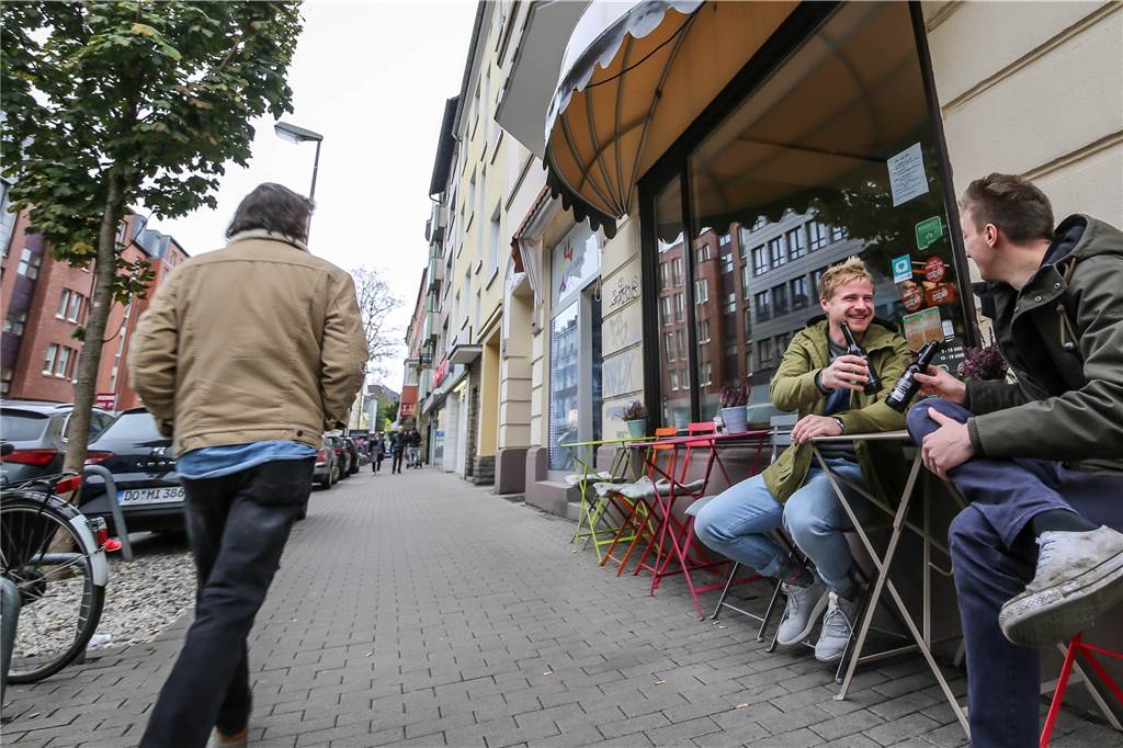 Auf ein Pilsken ins Café Lotte.