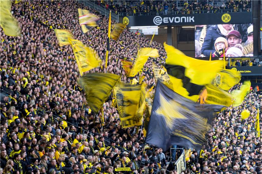 Vorerst Absage für Fan-Rückkehr in Stadien: BVB muss sich gedulden Auf eine volle Südtribüne muss der BVB wohl auch in den kommenden Monaten verzichten.