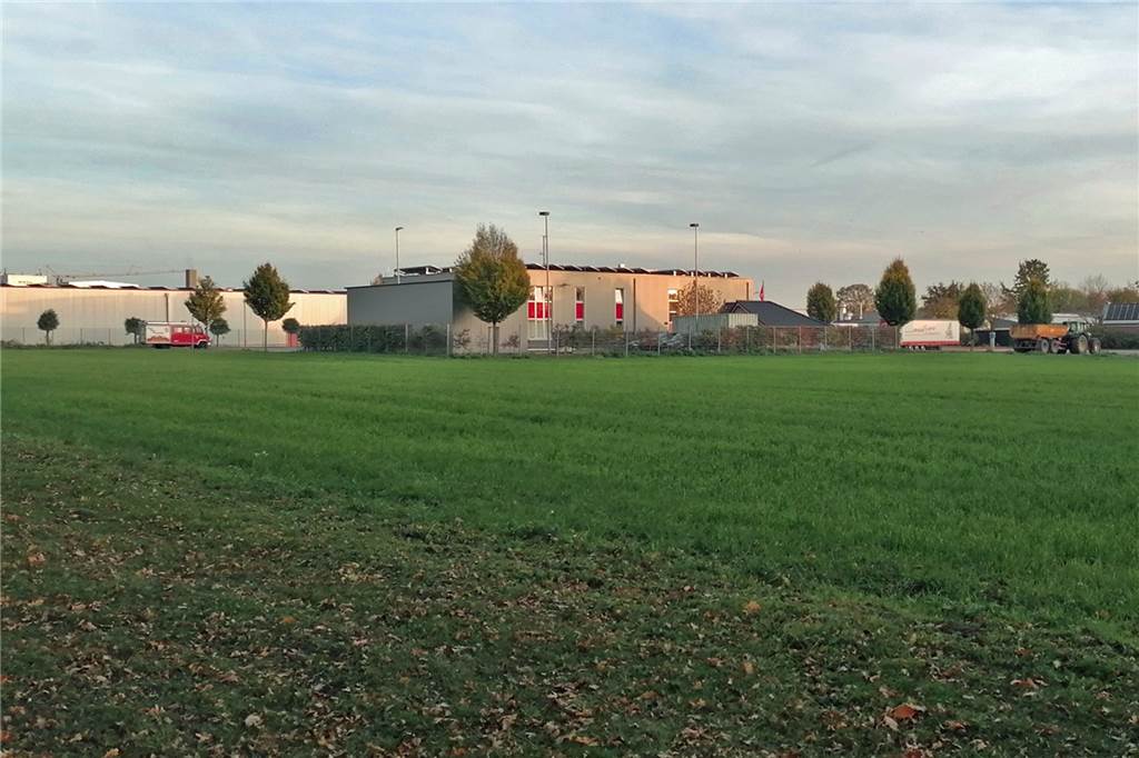 Auf einem Grundstück am Feuerwehrhaus in Oeding soll die zentrale Unterkunft für 50 Geflüchtete gebaut werden.