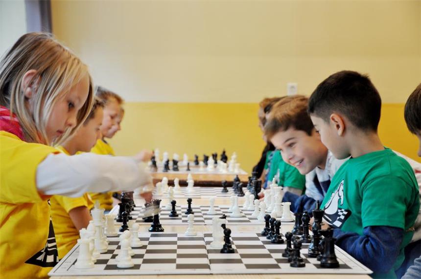 Ickerner Schüler lieferten sich ein Schach-Duell Auf einem Schachturnier im Trafo messen Kinder der OGS Alter Garten und Am Busch ihr Können.