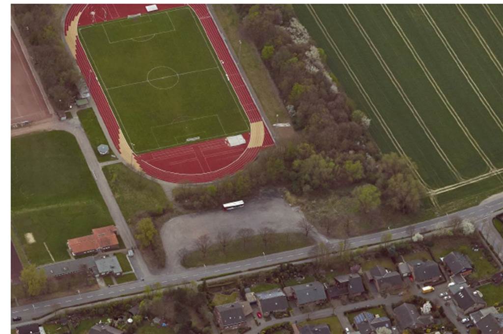 Stadt hat sich für Standort der neuen Awo-Kindertagesstätte entschieden Auf einem Stück des Parkplatzes unterhalb des Sportplatzes soll die Kita entstehen.