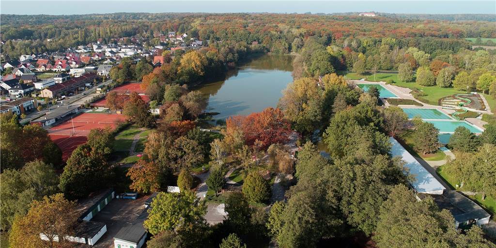 Container für Flüchtlinge am Cappenberger See auf dem Weg - Politik sauer Auf einem Teil des Parkplatz am Cappenberger See sollen Anfang Juni Wohncontainer für ukrainische Flüchtlinge entstehen.