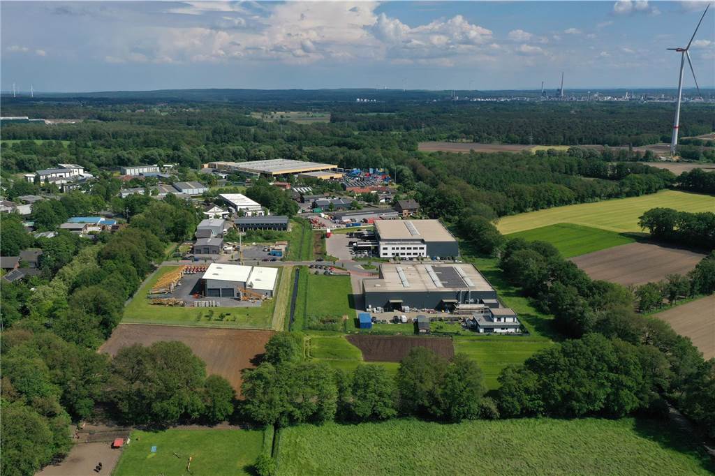 Stadt will mit Anwohnern über neue Flüchtlingsunterkunft sprechen Auf dieser Fläche neben dem Gewerbegebiet Dimker Heide könnte eine Flüchtlingsunterkunft (ZUE) gebaut werden.
