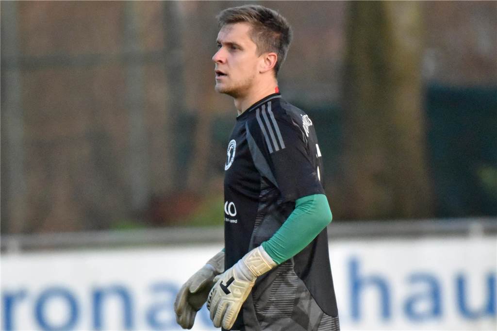 SV Heek verpasst großes Happy End: Nick van Wezel gleicht spät für Epe aus Auf einmal als Torwart gebraucht: Justin Bauer.