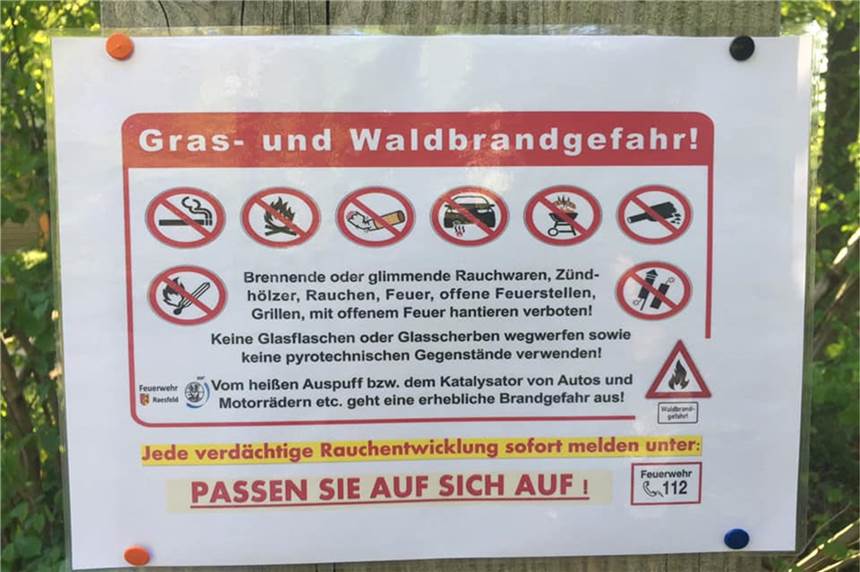 Auf erhöhte Waldbrandgefahr weisen die Feuerwehren in Raesfeld und Schermbeck hin.