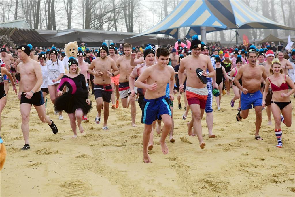 Neujahrsschwimmen: Das Jahr 2024 mit einem Sprung in den See starten Start beim Neujahrsschwimmen