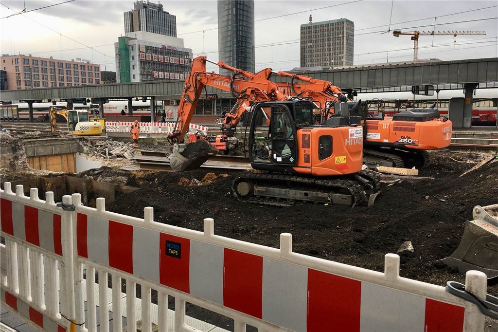 130-Millionen-Baustelle am Hauptbahnhof Dortmund: Das ist der Stand Auf Hochtouren laufen die Abrissarbeiten am dritten Bahnsteig im Dortmunder Hauptbahnhof.