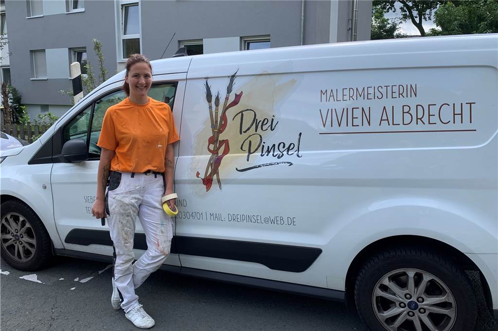 Dortmunder Malermeisterin Vivien Kleinau will es „der Männerwelt zeigen“ Auf ihrem Transporter fehlt der neue Name noch: Seit eineinhalb Wochen heißt Vivien nicht mehr Albrecht, sondern Kleinau.