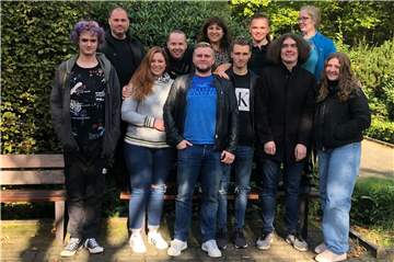Auf Klassenfahrt nennen die Mitglieder von CasKultur ihre Tour zum Vereins-Workshop: Am Wochenende waren die Bühnen-Darsteller zusammen unterwegs. Die Gruppe lebt weiter und freut sich, wieder auf der Bühne stehen zu können.