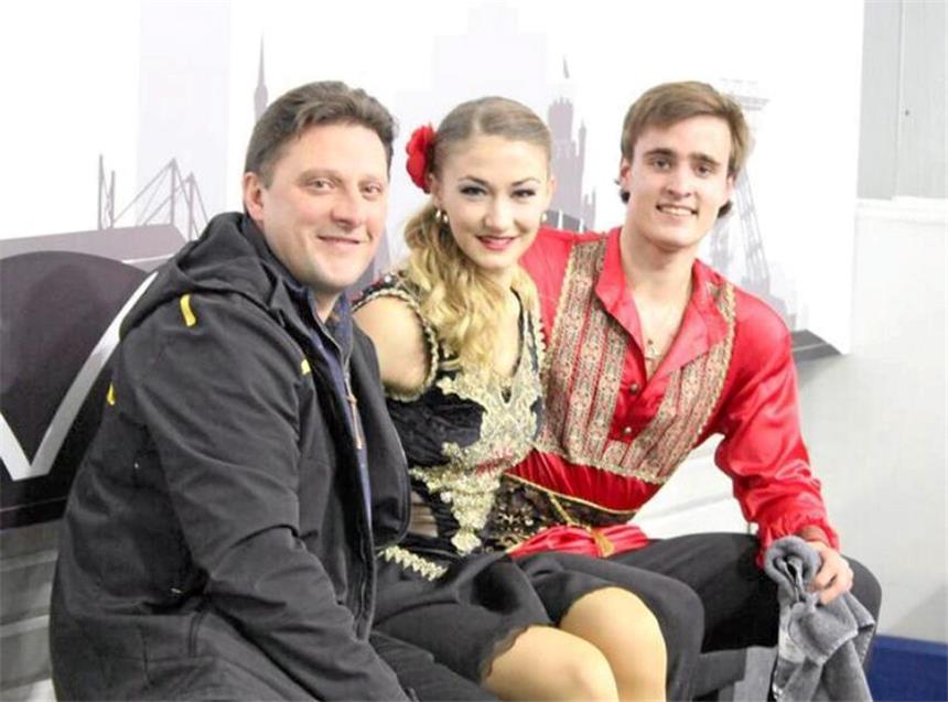 Müller/Dieck bei der Winter-Universiade am Start Auf nach Almaty: Der Dortmunder Stützpunkt-Trainer Vitali Schulz (l.) begleitet seine Schützlinge Katharina Müller und Tim Dieck zu den Winterweltspielen der Studenten nach Kasachstan.
