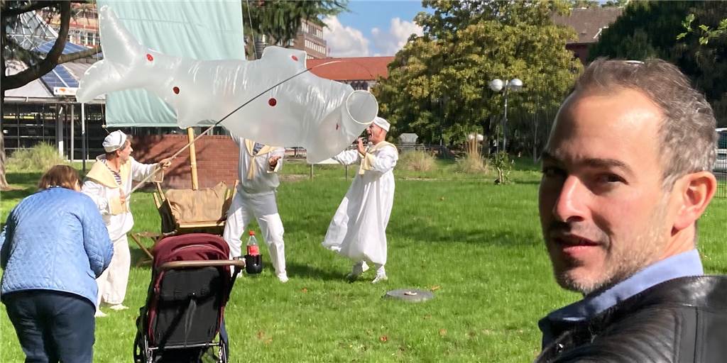 Keine Angst im Stadtgarten - Theaterchef Ehinger: „Wir wollen überraschen“ Auf positive Überraschungseffekte hofft Theaterdirektor Tobias Ehinger mit Theaterauftritten im Stadtgarten.