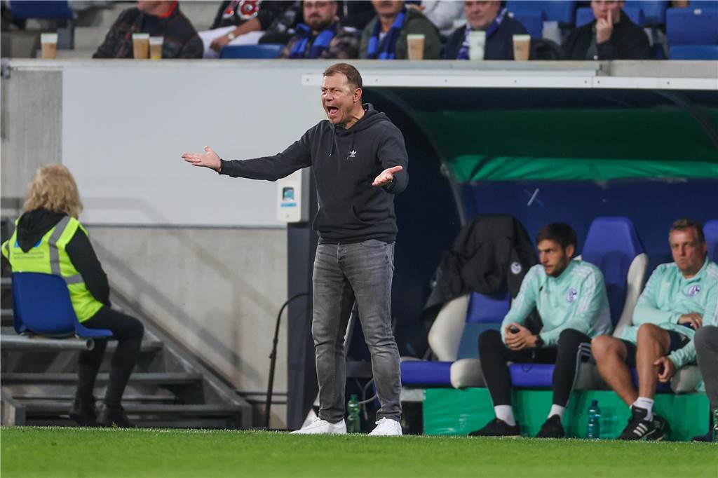Schalker Schleudersitz lässt tief blicken: Stevens macht sich Sorgen Auf Schalke erfolglos: Trainer Frank Kramer.