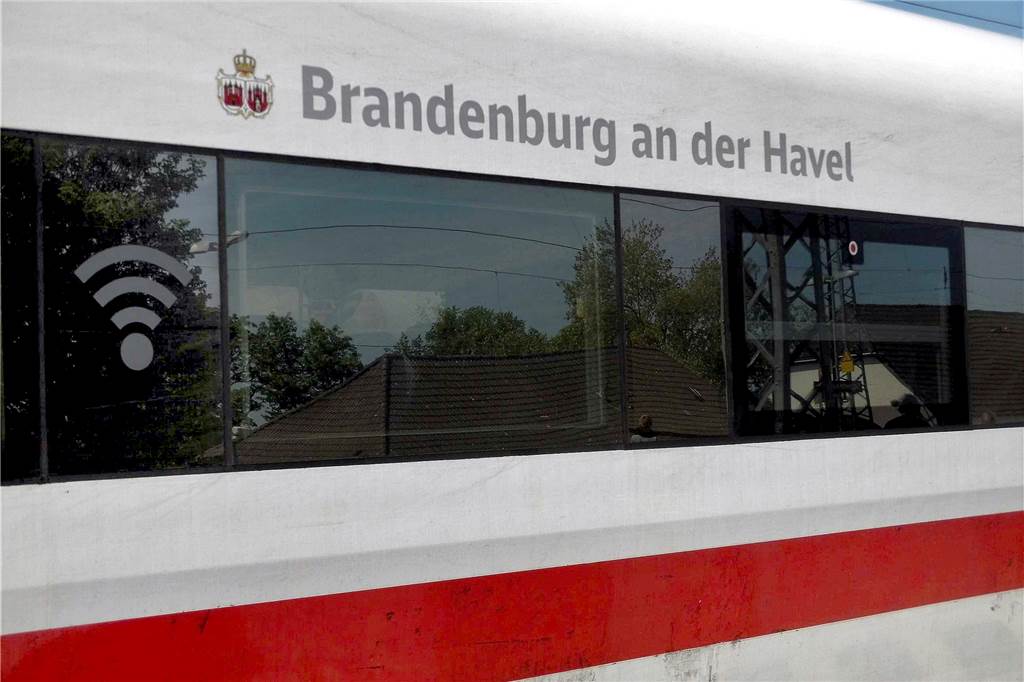 Schwerte wird zum ICE-Halt: Lokführer beweist handwerkliches Geschick Auf seiner Fahrt von Berlin-Ostbahnhof nach Köln legte der ICE „Brandenburg an der Havel" einen Nothalt im Bahnhof Schwerte ein.