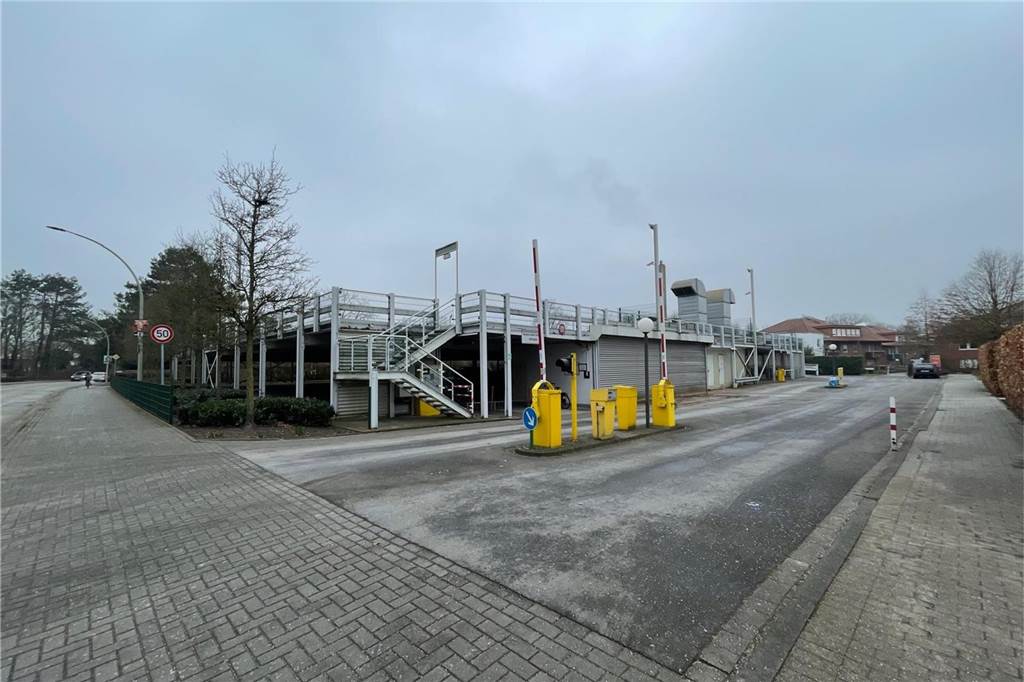 Parkdeck am ehemaligen Krankenhaus wird abgerissen und neu gebaut Ein Blick auf das Parkdeck an der Vredener Straße inStadtlohn