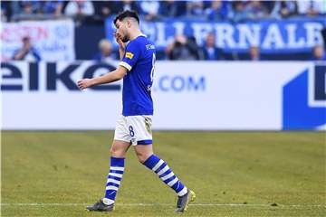 Auf Suat Serdar muss Trainer Domenico Tedesco drei Spiele verzichten.