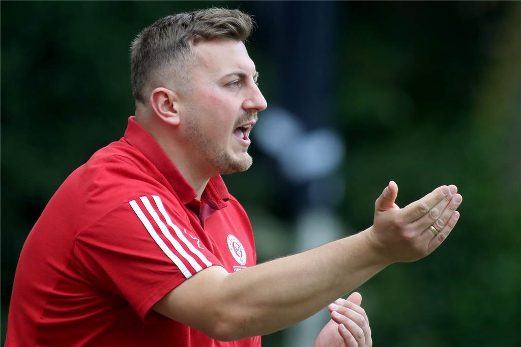 SV Brackel muss zwei Spiele gleichzeitig spielen: Das ist der Plan für den Hecker-Cup Auf Trainer Egzon Gervalla und den SV Brackel kommt ein belastendes Wochenende zu.