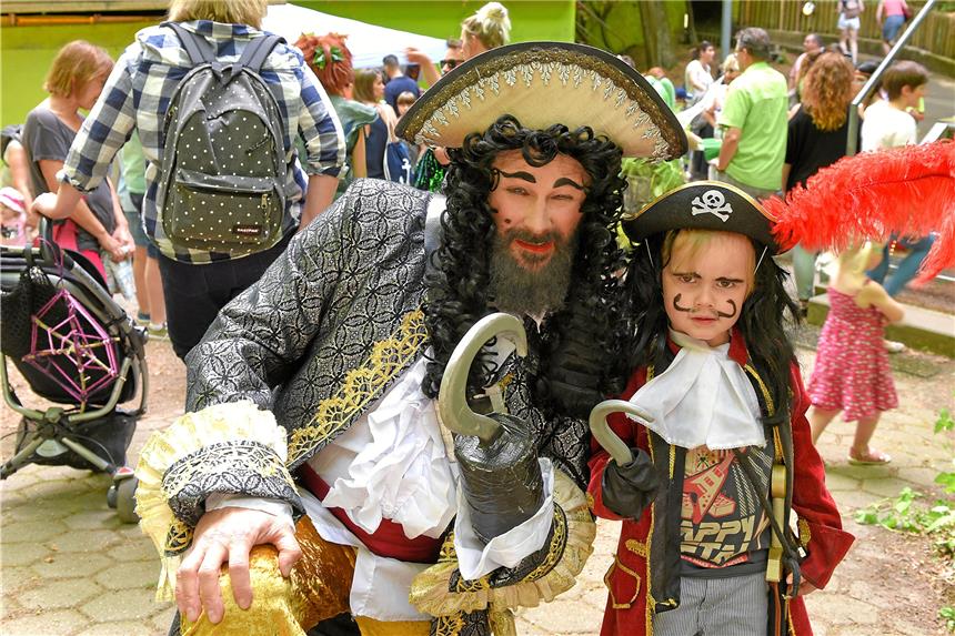 Auf ein Treffen mit Captain Hook Auf Tuchfühlung mit Captain Hook: Die Naturbühne spielt den Klassiker Peter Pan in der Musicalfassung von Christian Berg mit Musik von Konstantin Wecker.Paulitschke.