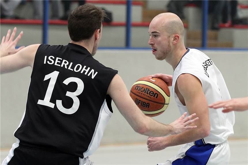 LippeBaskets wollen Wulfen vor der Meisterfeier richtig fordern Auf „Verteidigungsminister“ Cajus Cramer (r.), so nennt ihn sein Coach, kommt es gegen Wulfen besonders an. Der Meister stellt wenig überraschend auch die beste Offensive der Liga.
