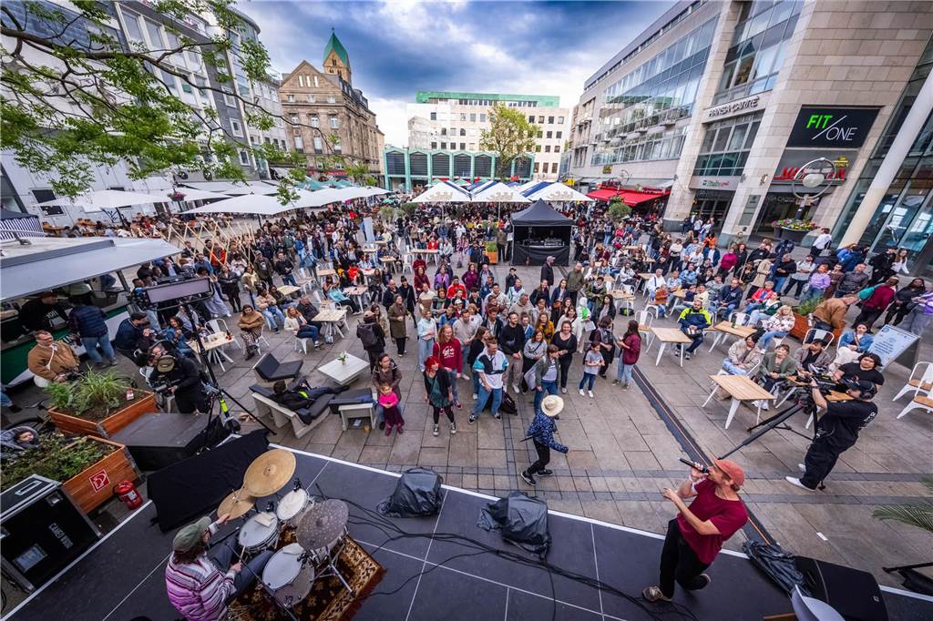Auf vielen Bühnen in der Innenstadt gab es ab dem Nachmittag Musik.
