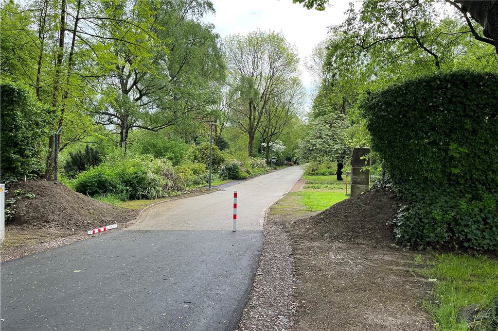 Neuer Radweg zwischen Neuasseln und Wambel ersetzt alte B1-Trasse Auf Wambeler Seite mündet der Weg vom Hauptfriedhof aus auf den Gottesacker
