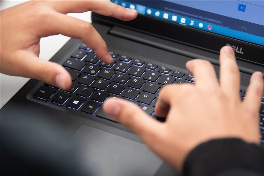Infomesse „Ausbildung + Studium“ findet erstmals nur im Netz statt Auf www.berufechecken.de registrieren und bei einem virtuellen Rundgang die Angebote von 40 Unternehmen und Hochschulen anschauen - die Infomesse „Ausbildung + Studium“ macht‘s möglich.