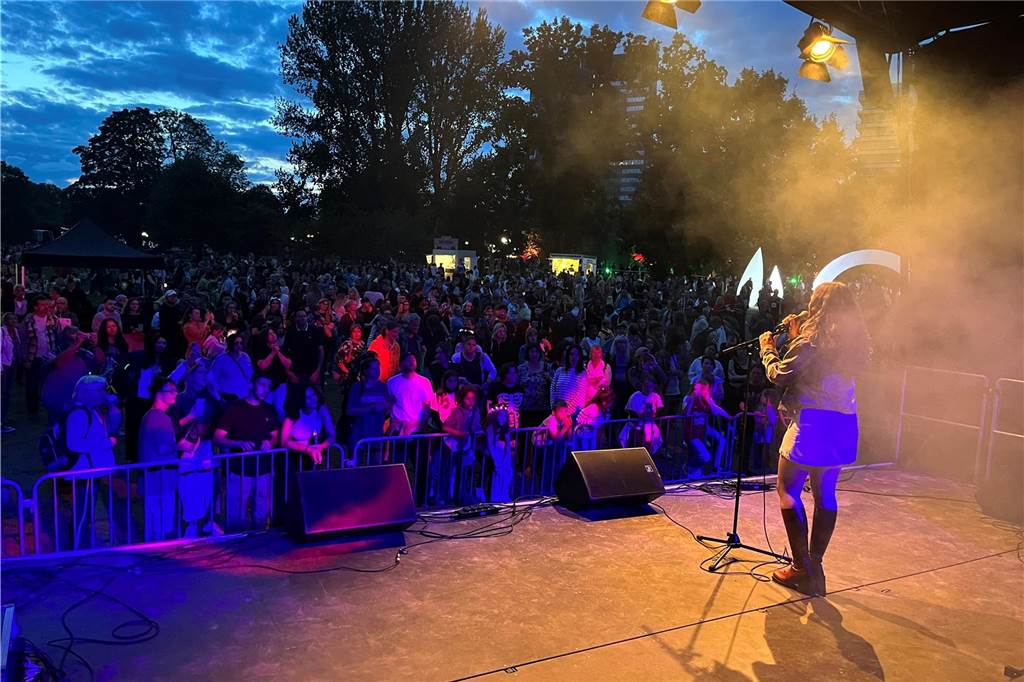 Auf zwei Bühnen gab es Programm. Laura Ferreira und ihre Band waren bei den Newcomern zu sehen.