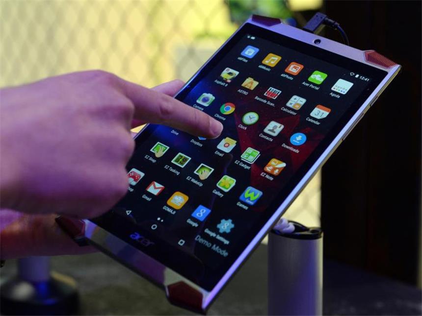 Modul-Rechner bis Gaming-Tablet: IFA-Neuheiten von Acer Auffällige Ecken: Dort hat Acer die Lautsprecher des Gaming-Tablets Predator 8 verbaut. Foto: Andrea Warnecke